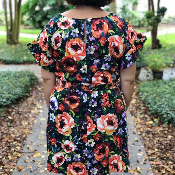 NWT Black floral dress with tie at waist - Picture 6 of 6